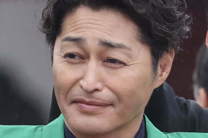 安田顕さん(時事)