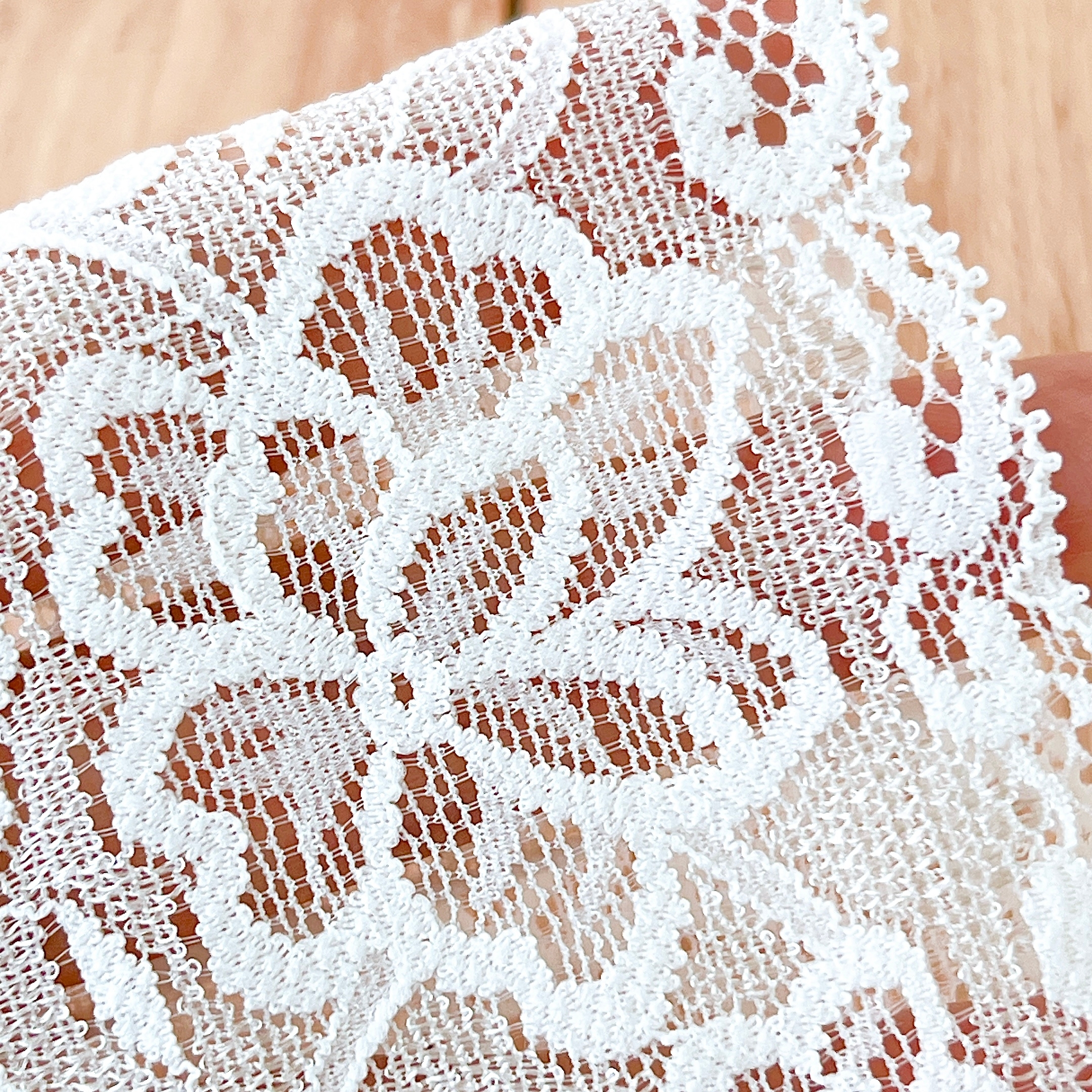 DAISO(ダイソー)の「サンダルソックス(バンドタイプ、レース生地、大花柄)」