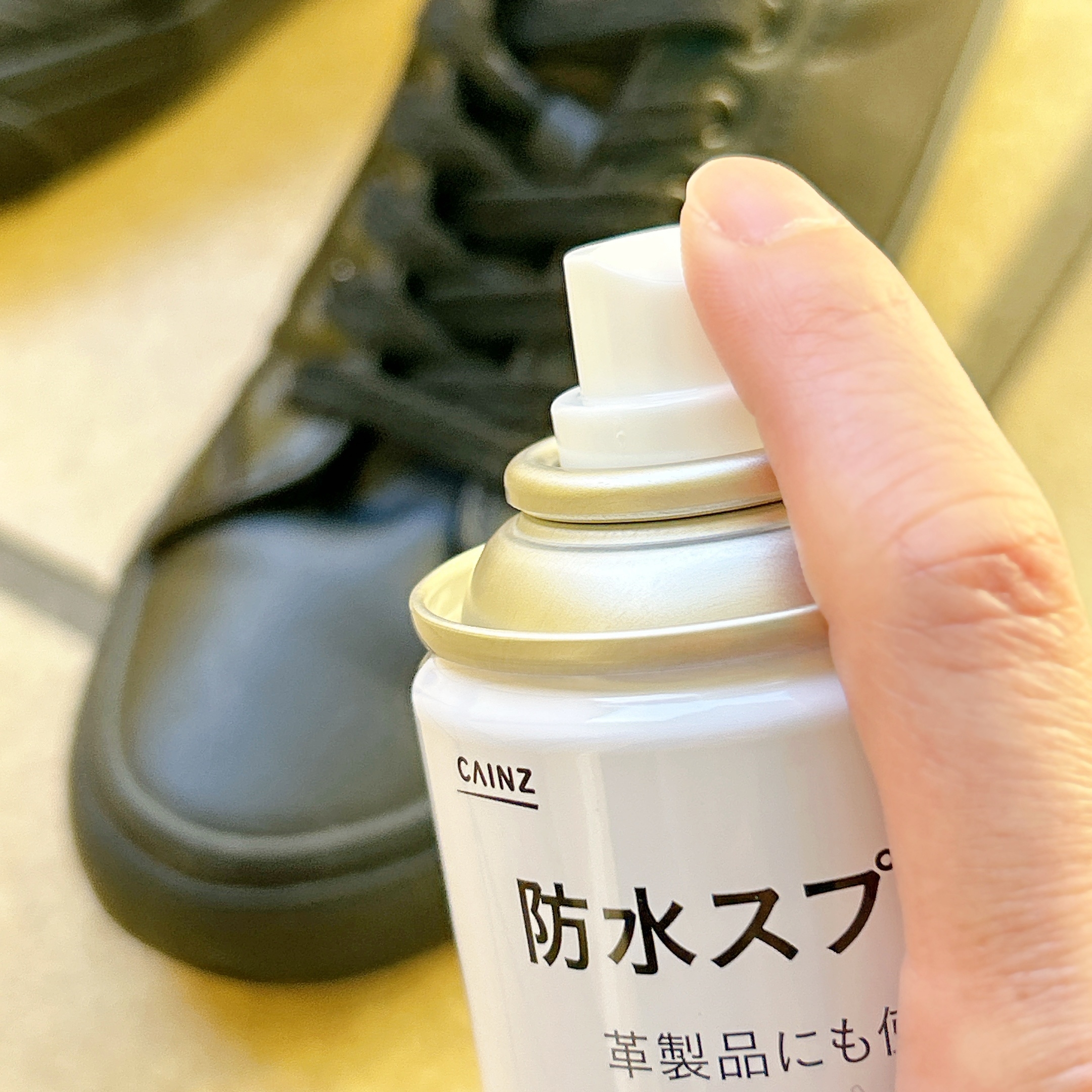 CAINZ(カインズ)の「革製品にも使える防水スプレー 180ml」