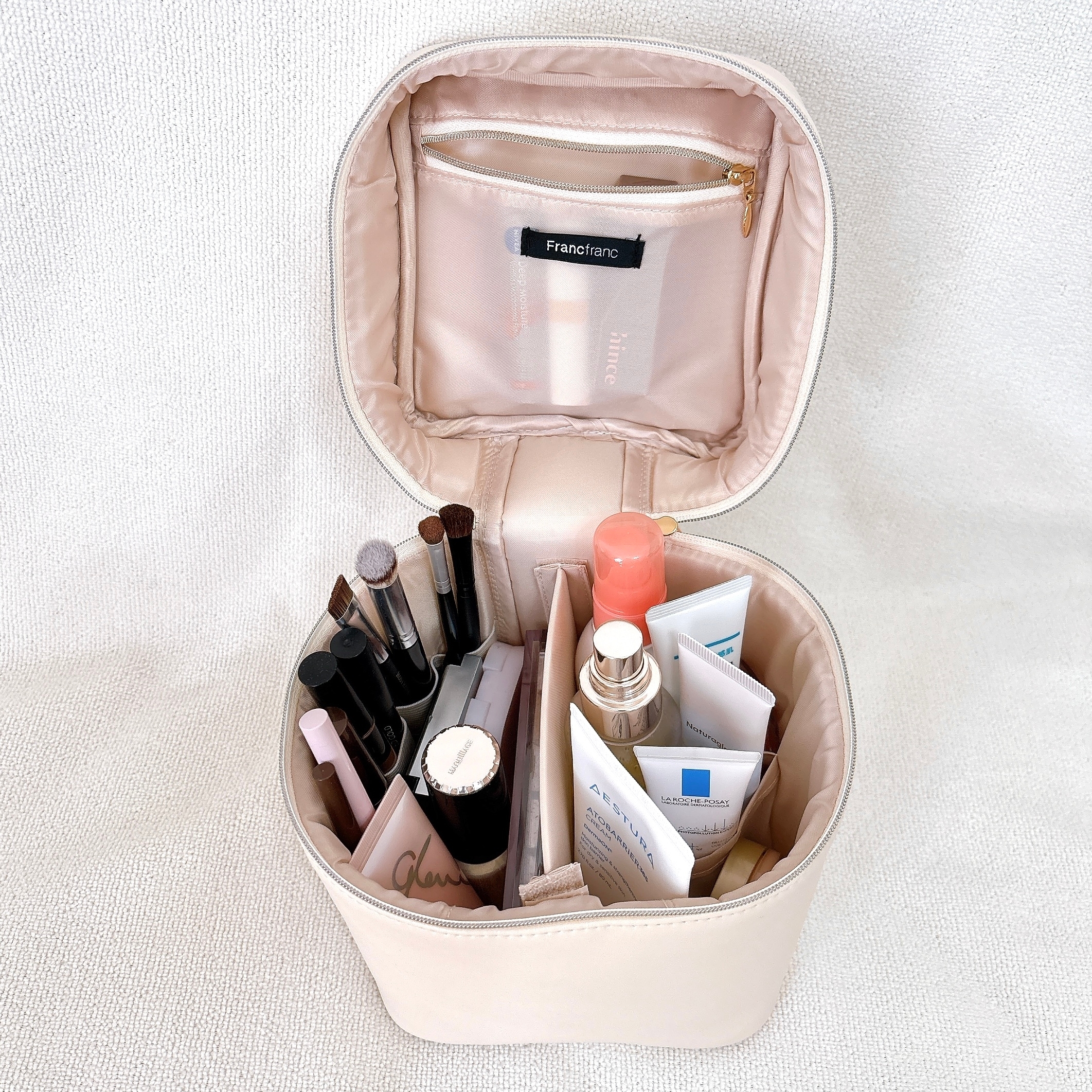 Francfranc(フランフラン)の「ウェーブシェイプ バニティポーチ S アイボリー」