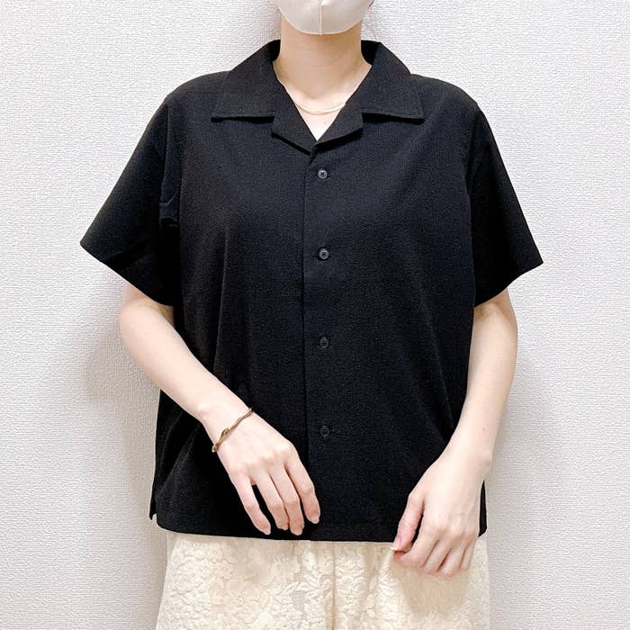 無印良品「婦人 風を通す ストレッチサッカー オープンカラー半袖シャツ」