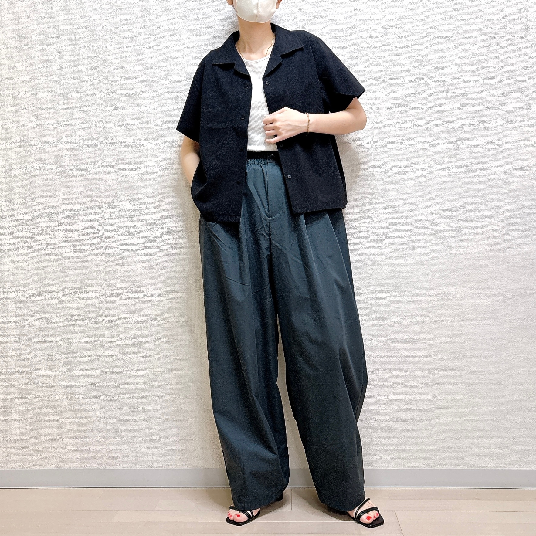 無印良品「婦人 風を通す ストレッチサッカー オープンカラー半袖シャツ」