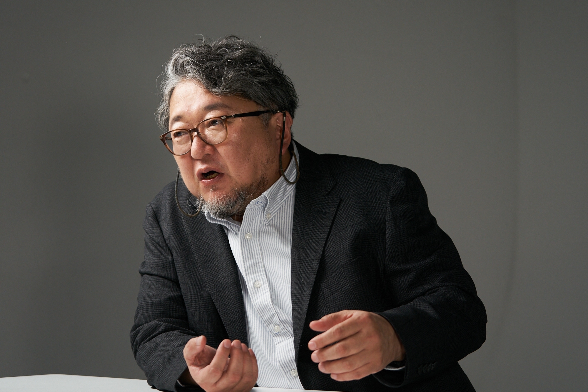 インタビューに応じる樋口真嗣監督(撮影:黒羽政士)