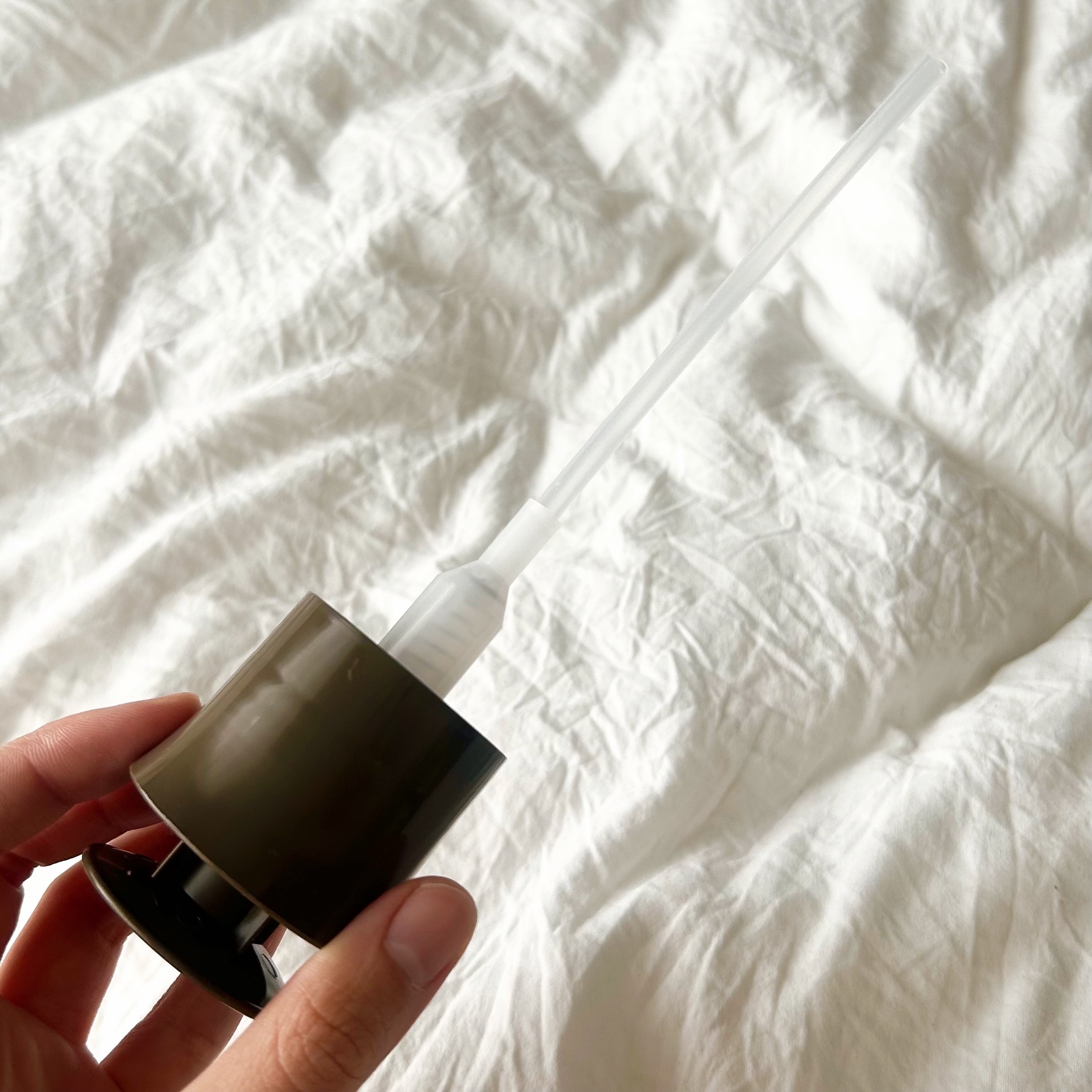 3COINS(スリーコインズ)の「《片手でワンプッシュ!》食器洗剤ボトル丸型:300ml/KITINTO」