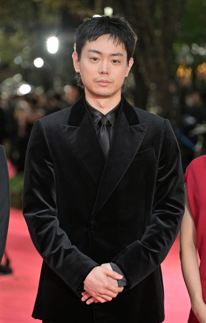 開幕した第37回東京国際映画祭のレッドカーペットイベントに登場した菅田将暉さん(東京都千代田区)(時事通信フォト)