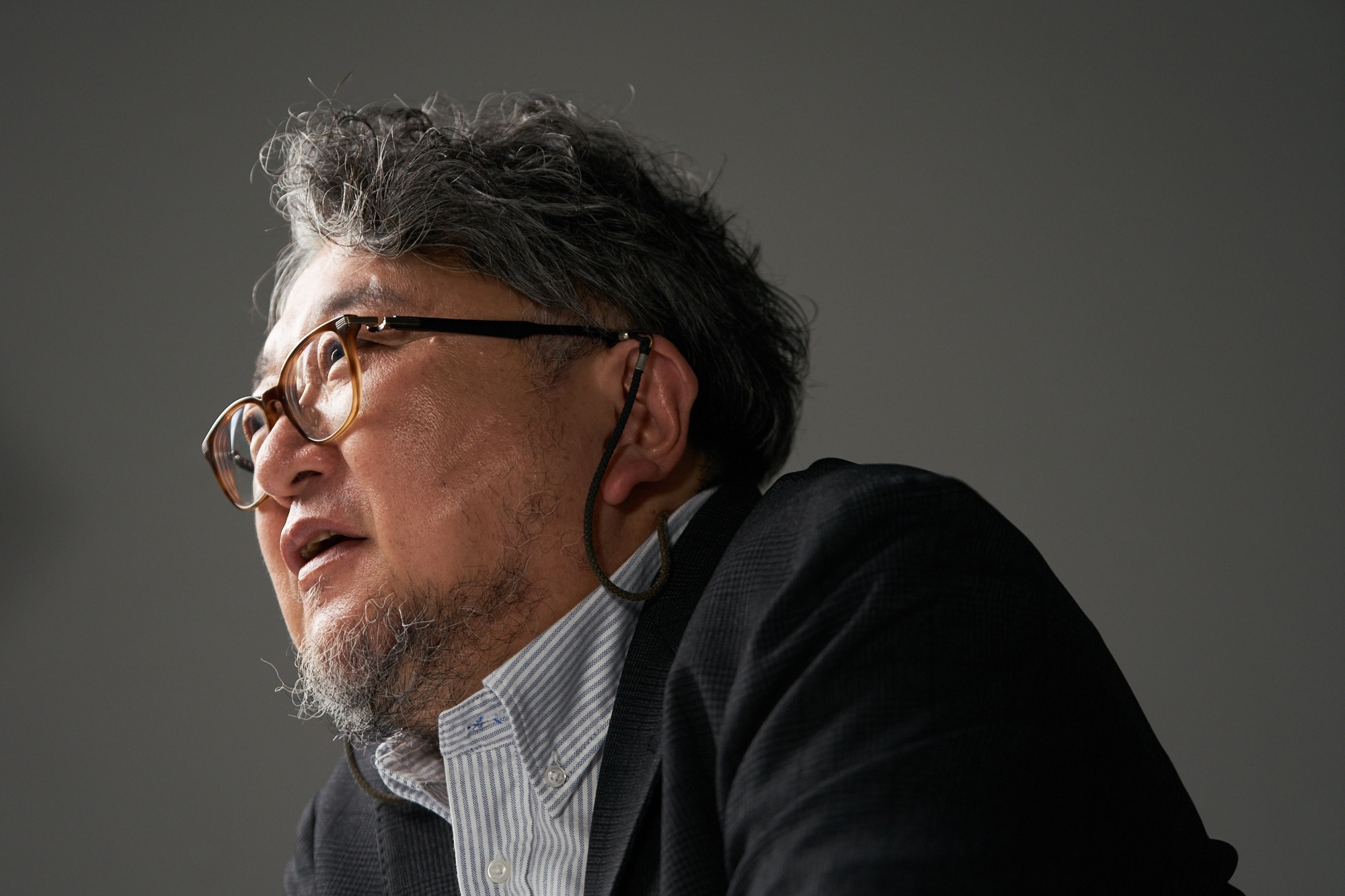 インタビューに応じる樋口真嗣監督(撮影:黒羽政士)