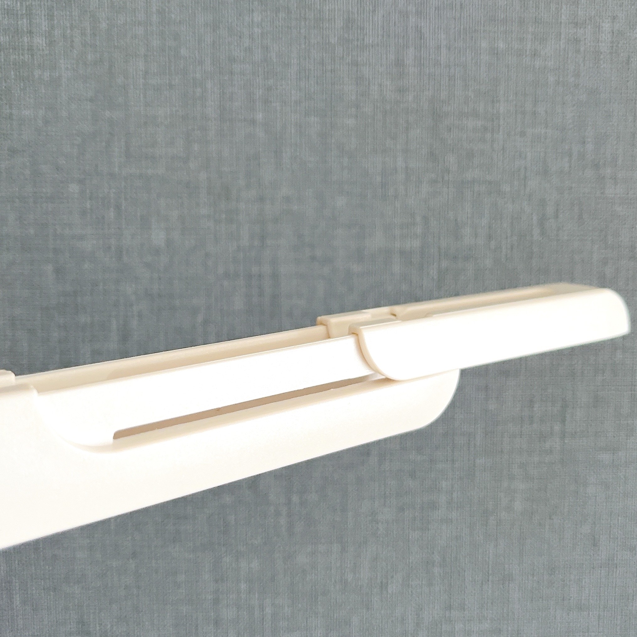 3COINSの「折りたたみハンガー3本セット」