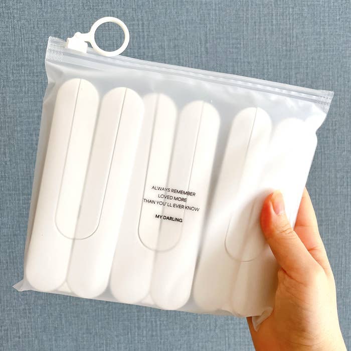 3COINSの「折りたたみハンガー3本セット」