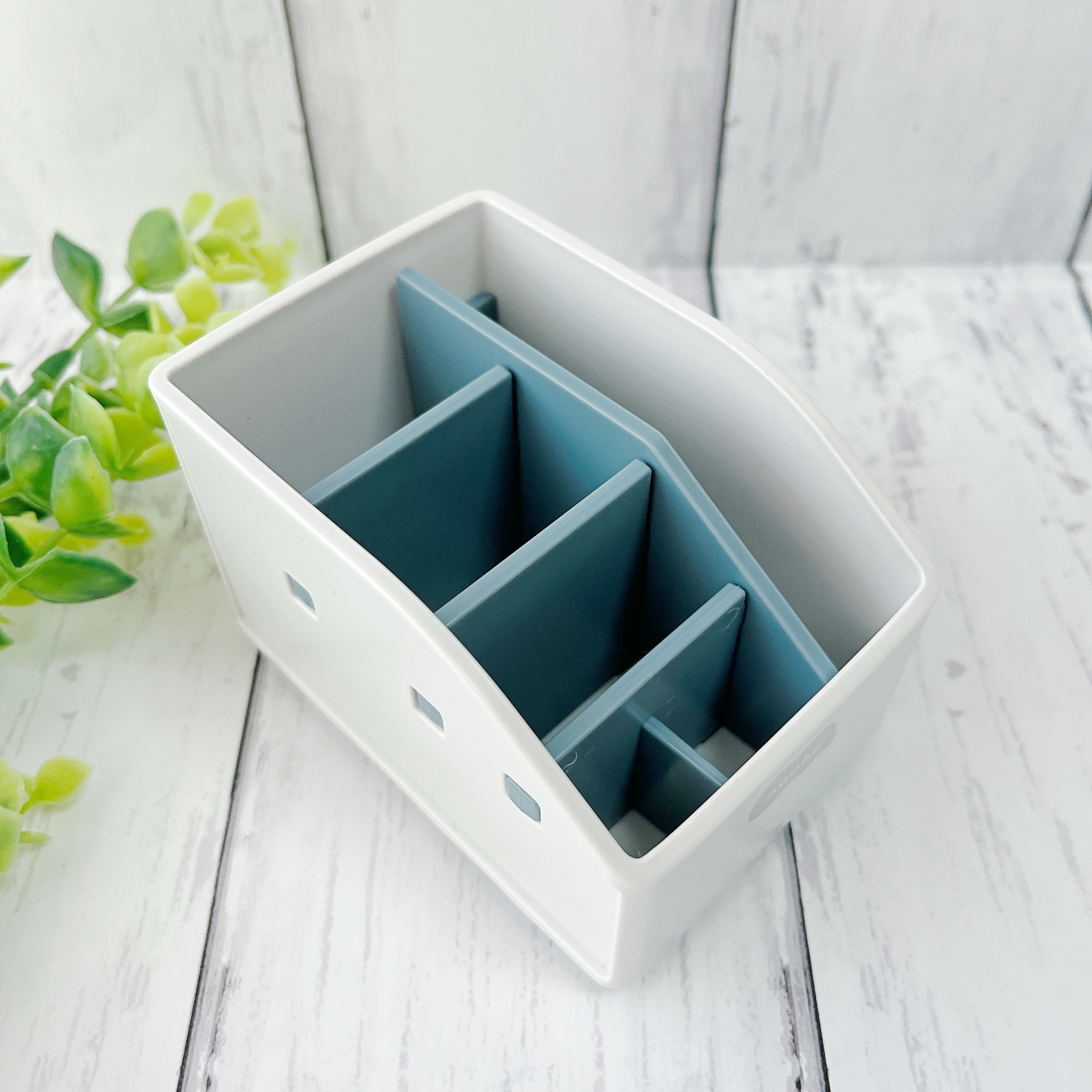 DAISO(ダイソー)で見つけた「ヌーべ ふせんスタンド ブルーグレー」