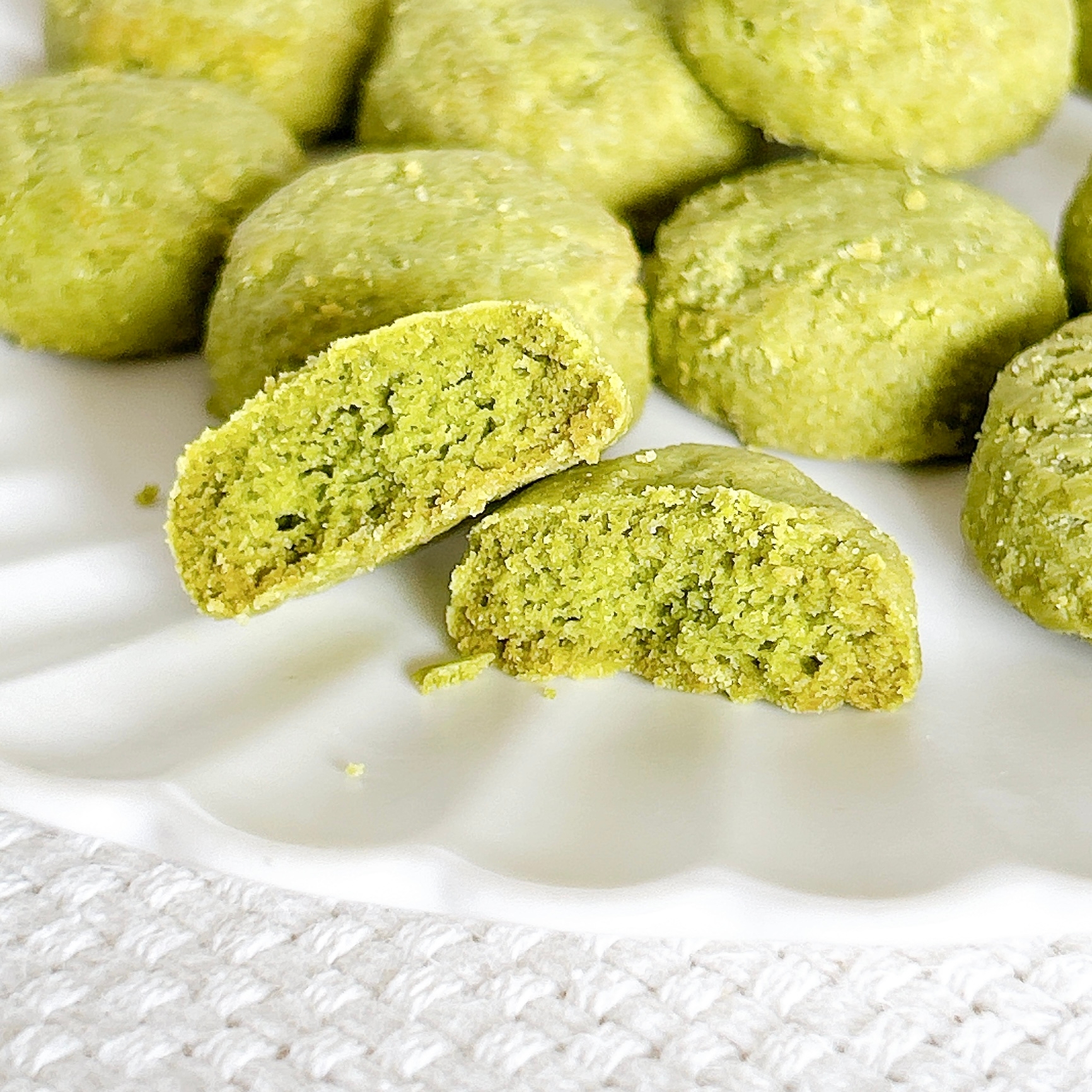 LAWSON(ローソン)の「プラントベース 宇治抹茶のポルボローネ」