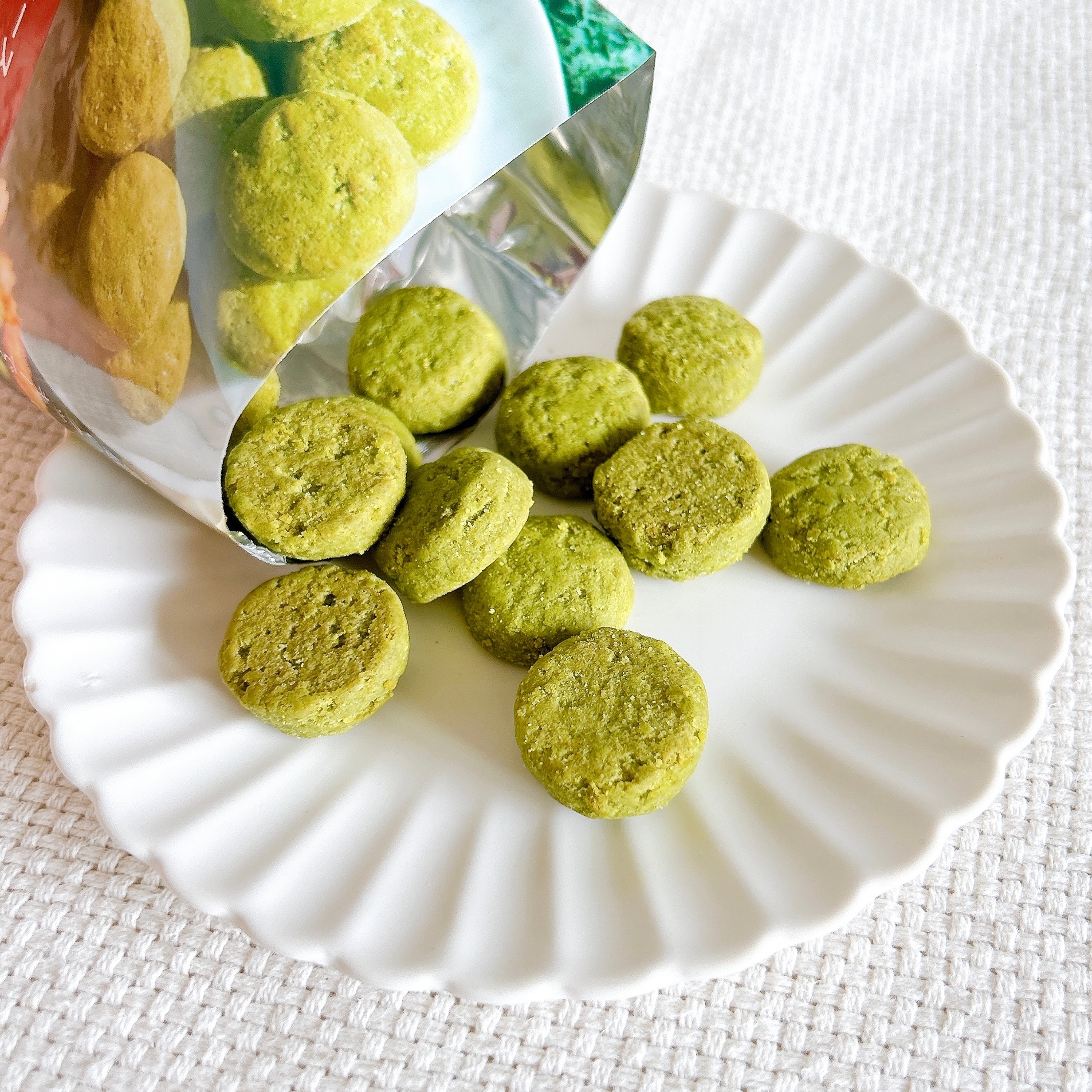 LAWSON(ローソン)の「プラントベース 宇治抹茶のポルボローネ」