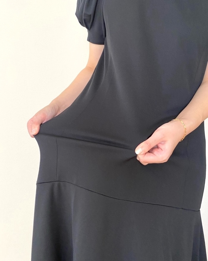 GUの「ボリュームスリーブワンピース(5分袖)Z+E」