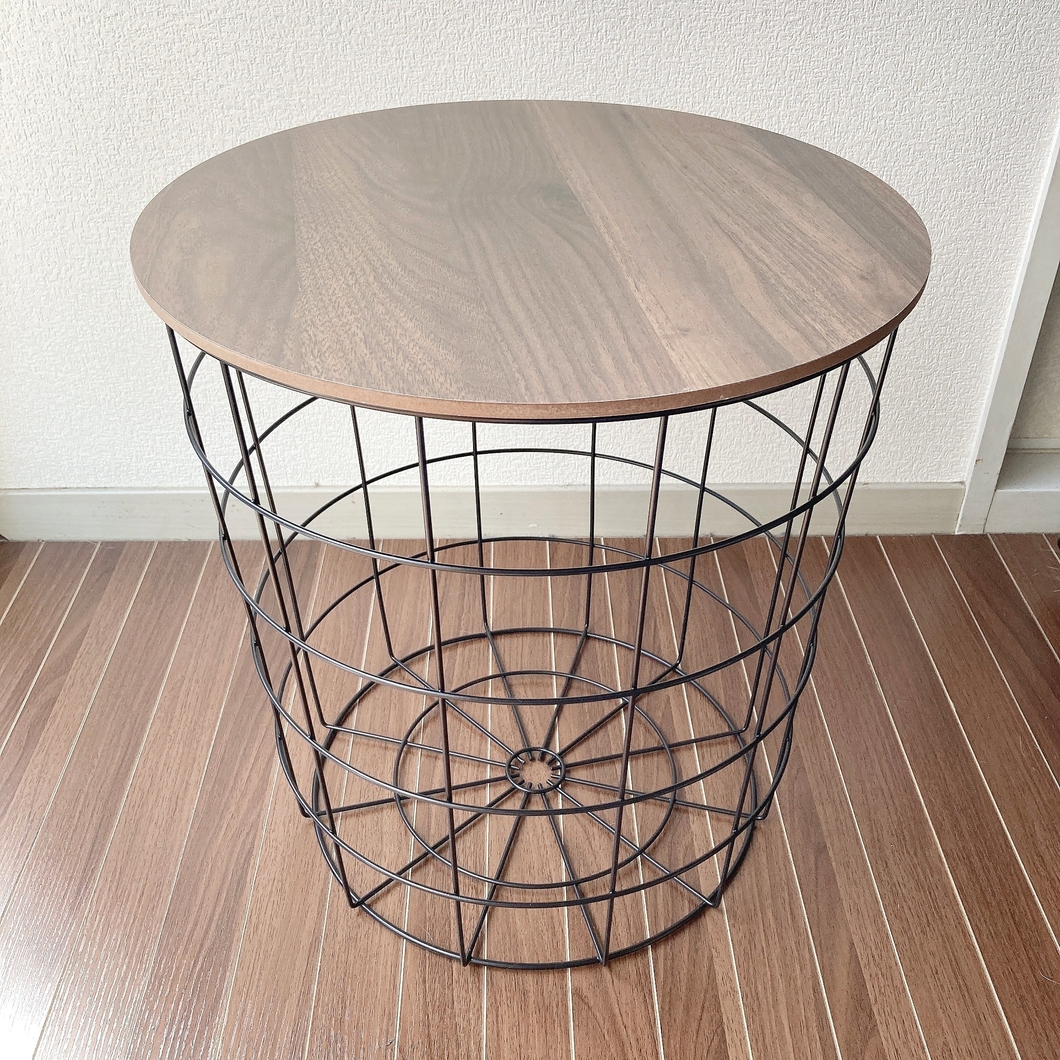 ニトリの「ワイヤーテーブル ハオ(ミドルブラウン)」