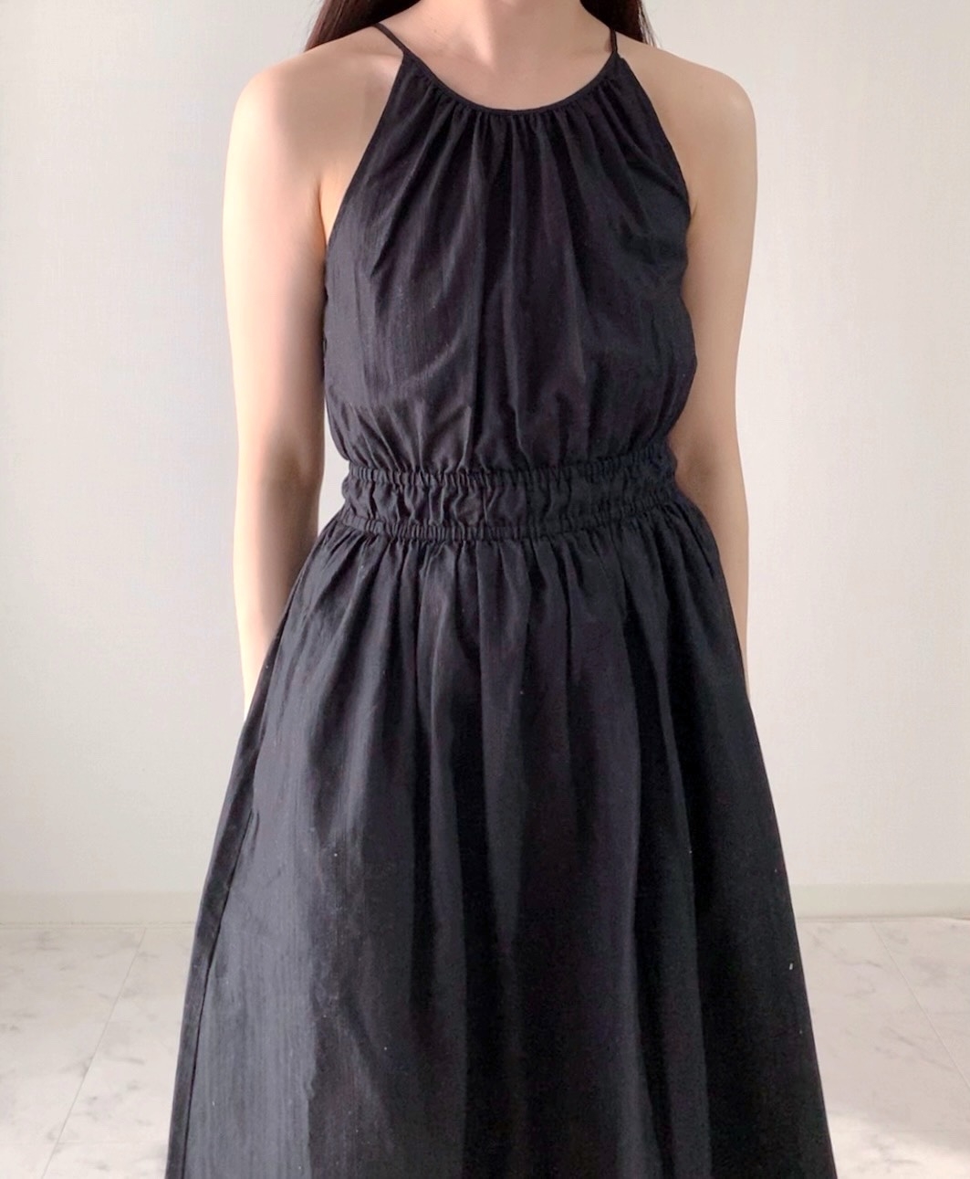 ユニクロの「ホルターネックワンピース/ノースリーブ」