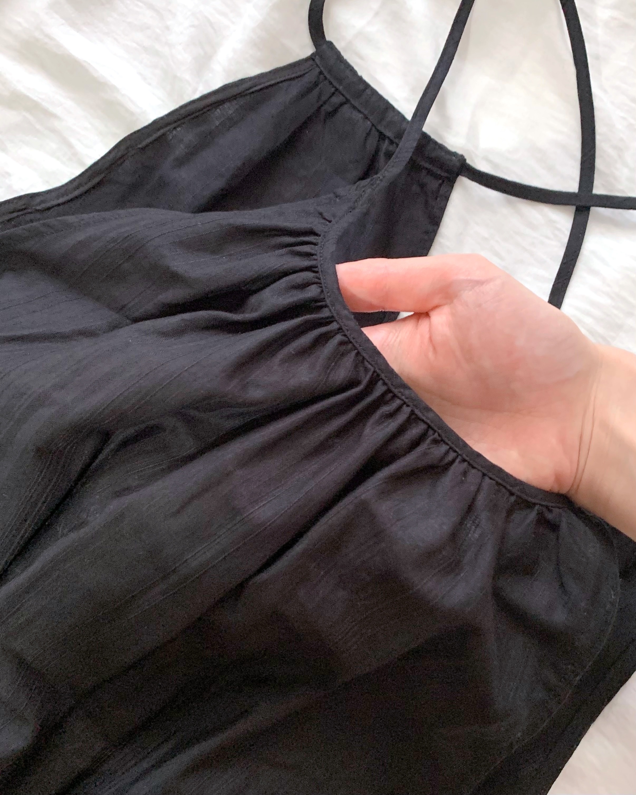 ユニクロの「ホルターネックワンピース/ノースリーブ」