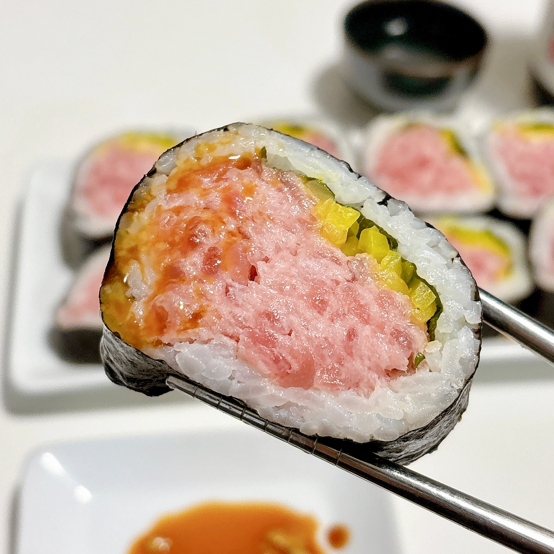 ロピアで見つけた「魚萬 ほぼ海鮮巻き（とろたく）」