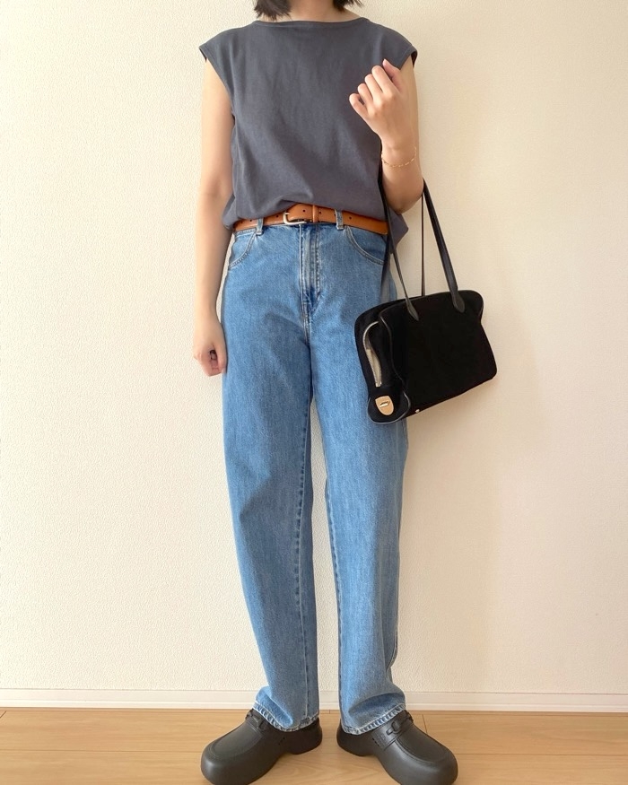 ユニクロの「コクーンセーターノースリーブ」