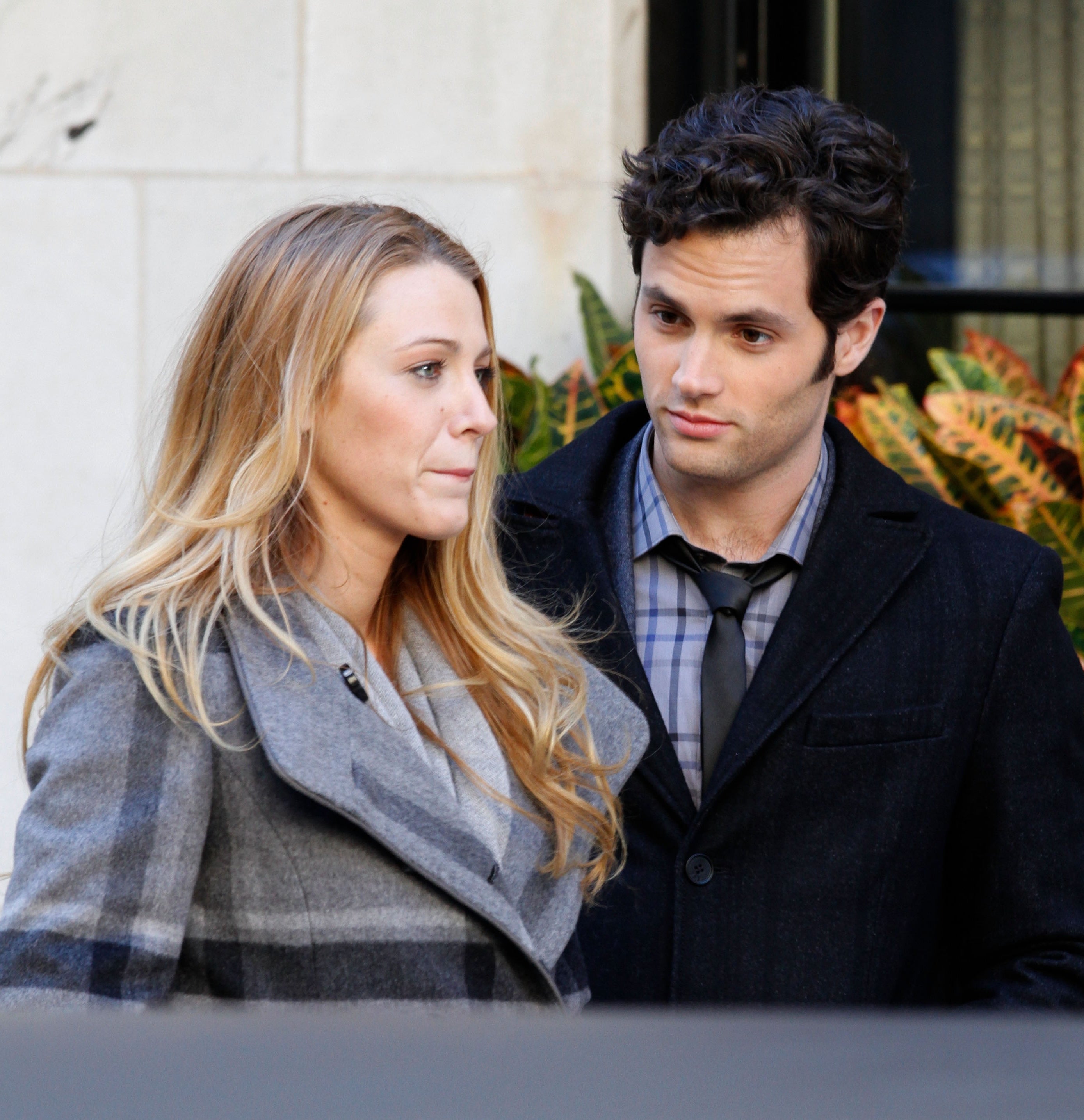Blake Lively and Penn Badgley on the "Gossip Girl" set