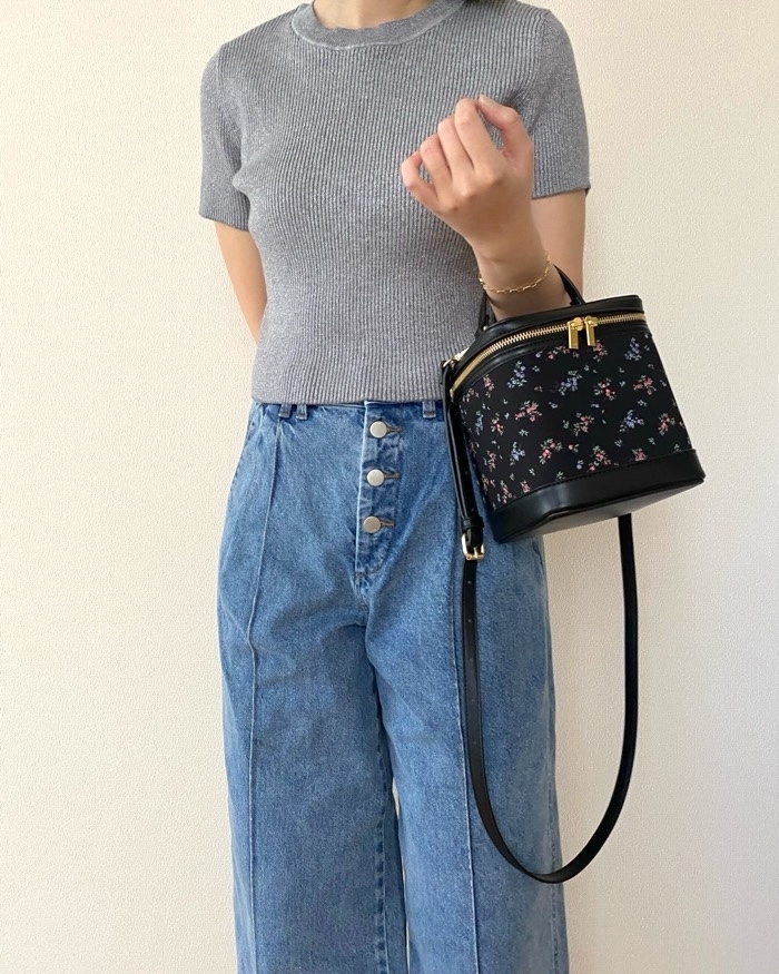 GUの「バニティバッグ(フラワー) by rokh」