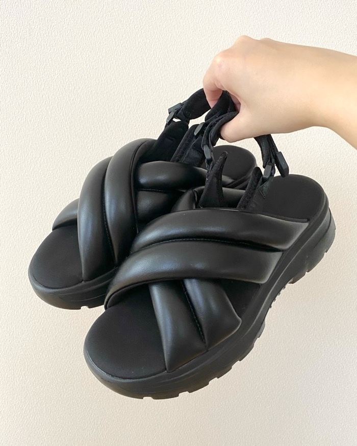 GU「ボリュームソールパフィースポーツサンダル」