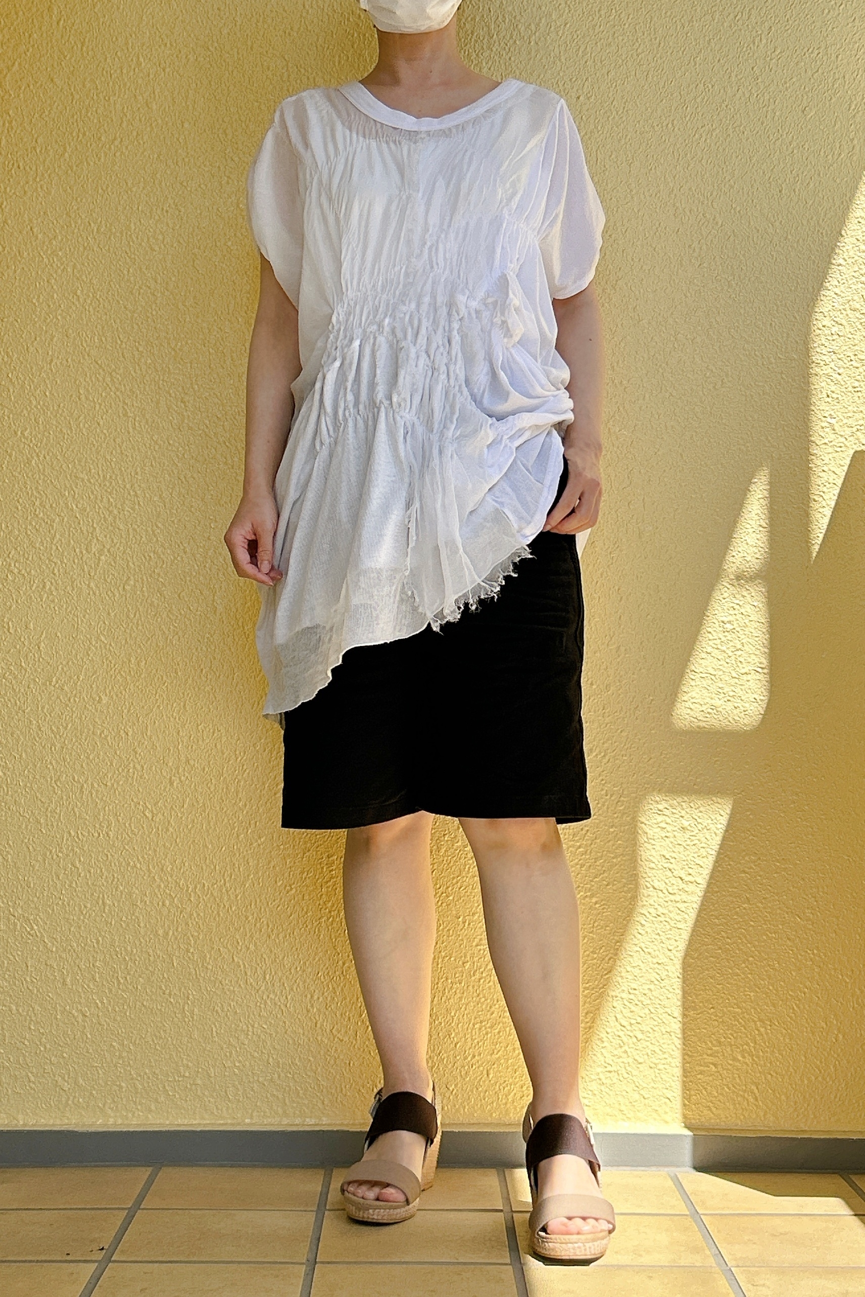 無印良品の「婦人 ムラ糸 チノタックハーフパンツ」