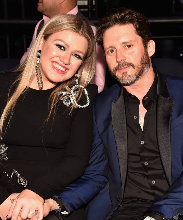 Kelly Clarkson and Brandon Blackstock sitting together, smiling