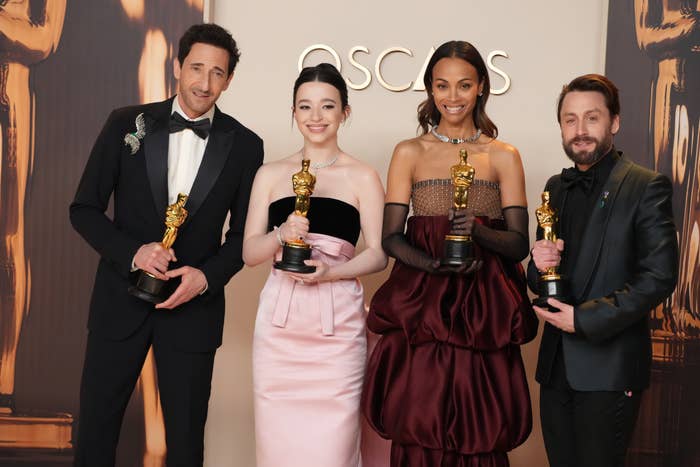 Adrien Brody, Mikey Madison, Zoe Saldaña, and Kieran Culkin holding their Oscars