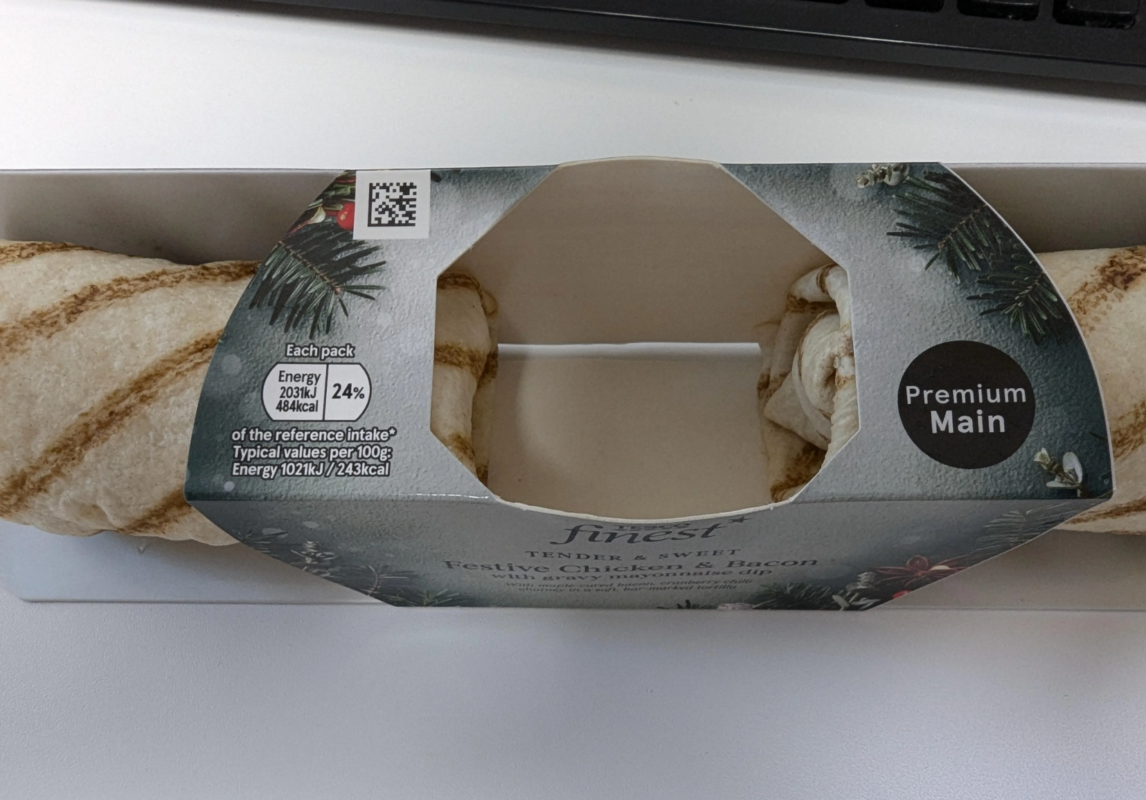Packaged Christmas roast with nutritional info and "Premium Main" label