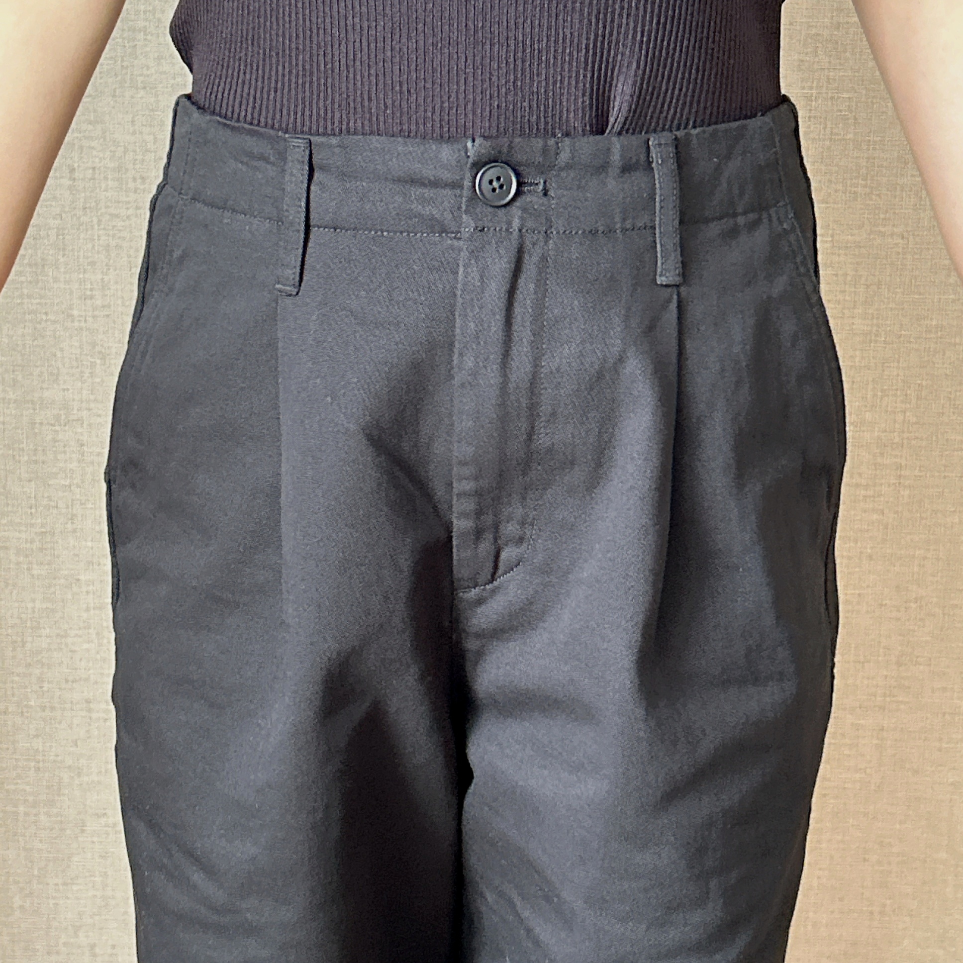 無印良品の「婦人 ムラ糸 チノタックハーフパンツ」