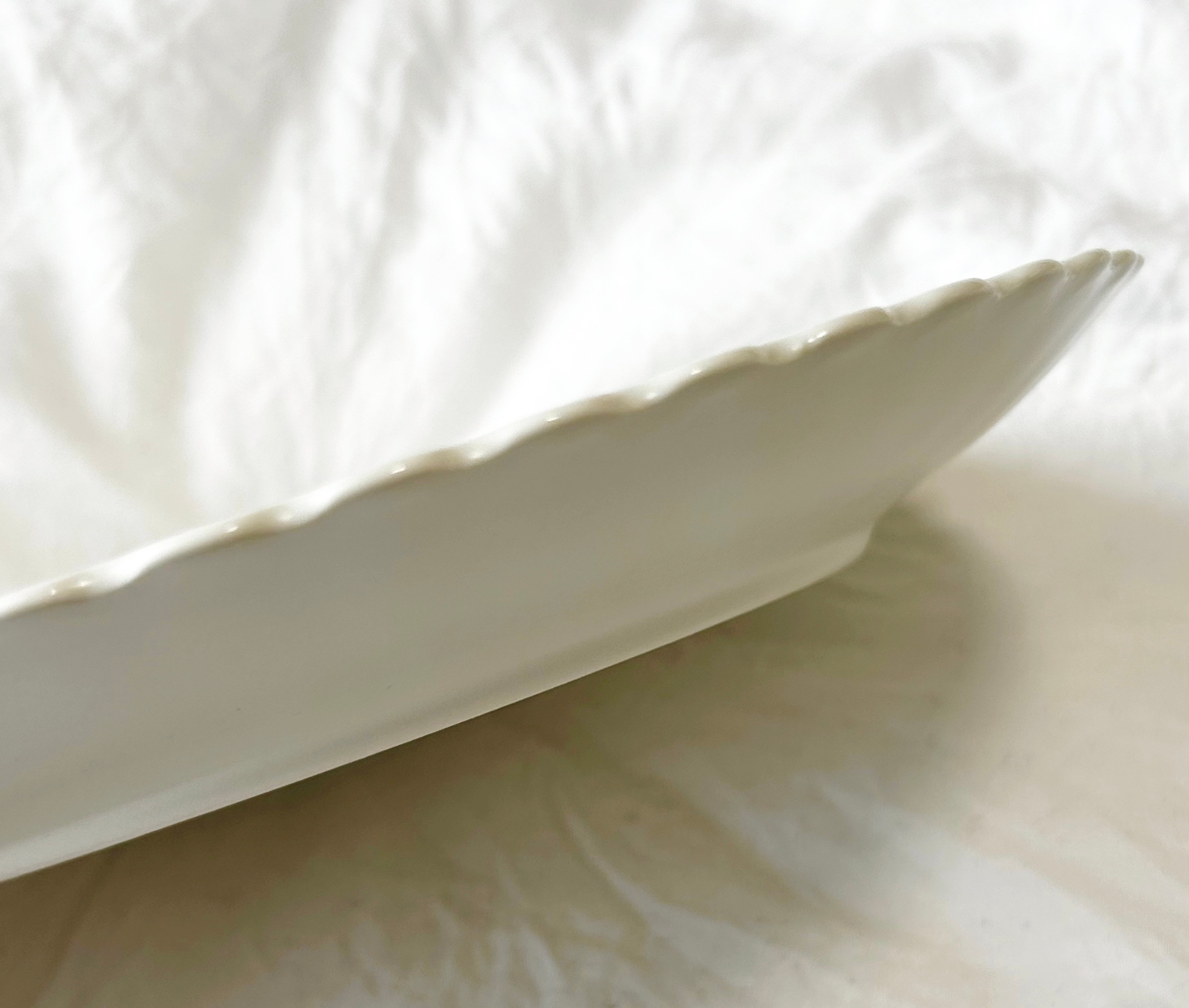 DAISO(ダイソー)の「プレート(マットフラワー、約20cm)」