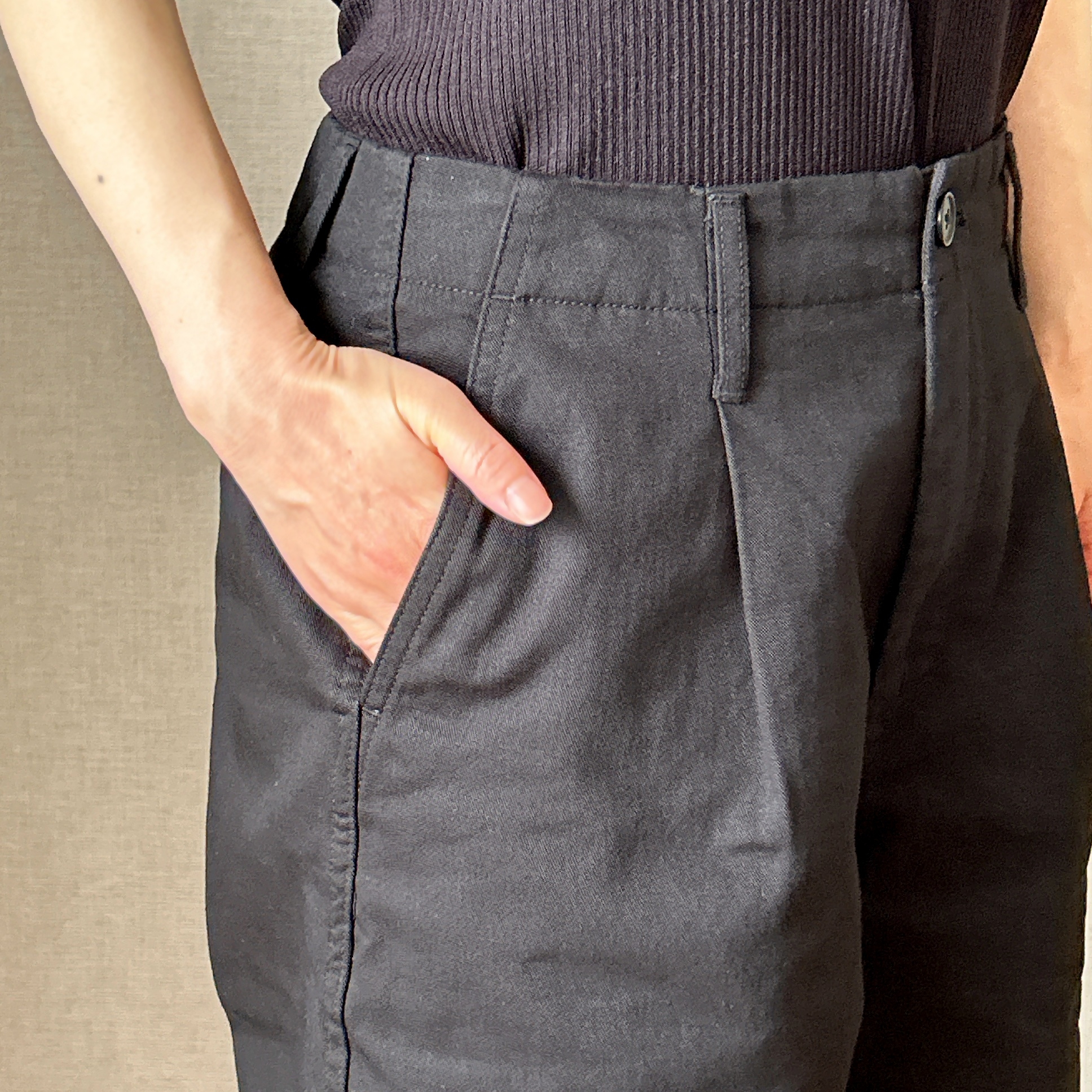 無印良品の「婦人 ムラ糸 チノタックハーフパンツ」