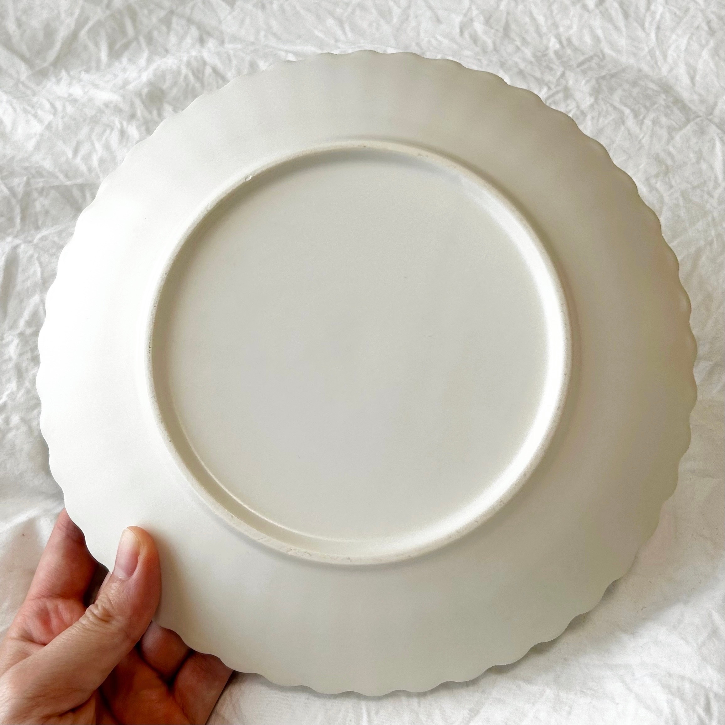 DAISO(ダイソー)の「プレート(マットフラワー、約20cm)」