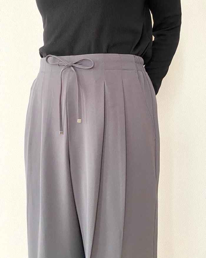 GUの「ドレープワイドパンツZ」