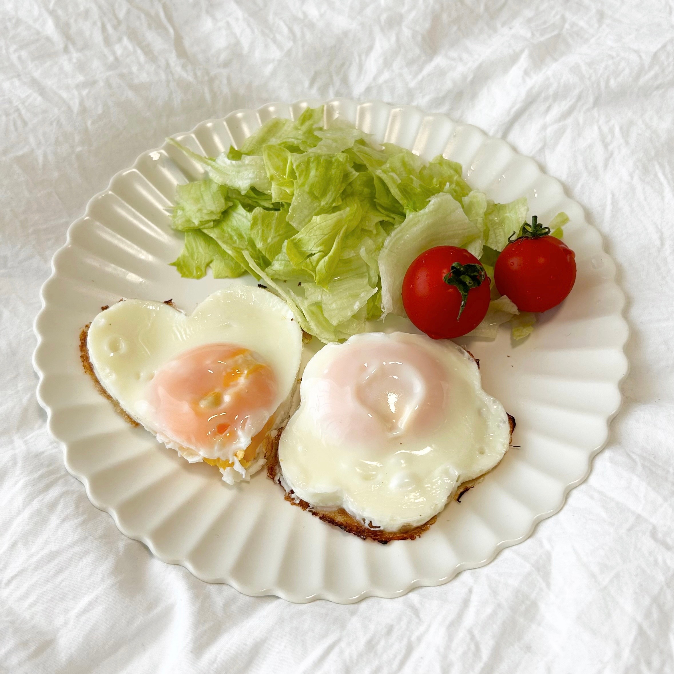 DAISO(ダイソー)の「プレート(マットフラワー、約20cm)」