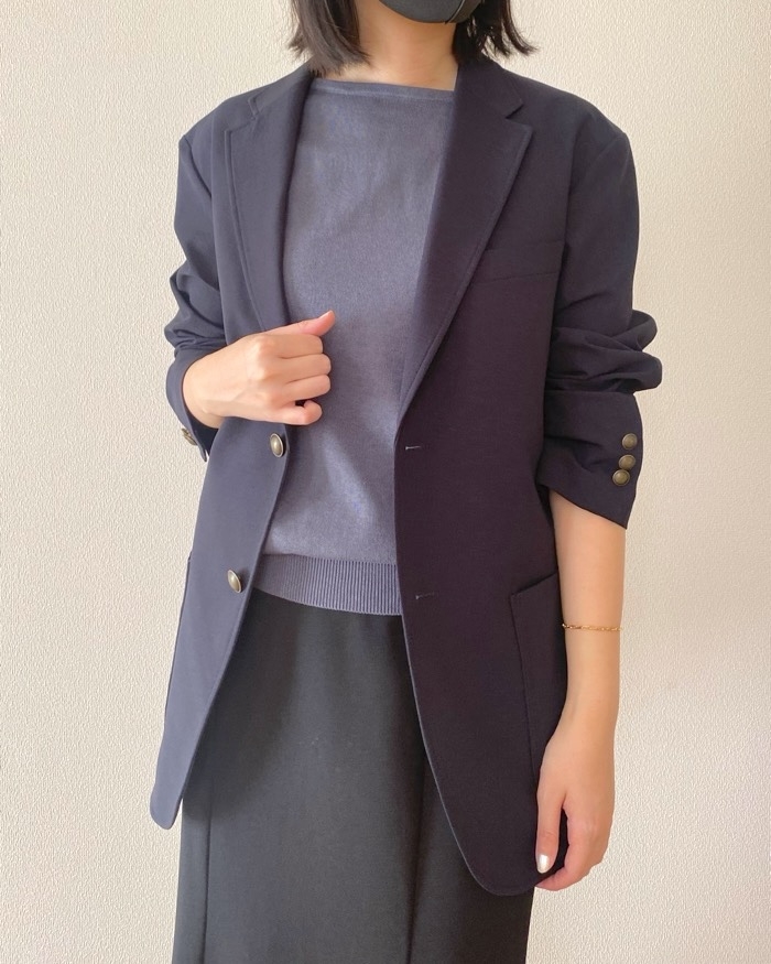 ユニクロの「コクーンセーターノースリーブ」