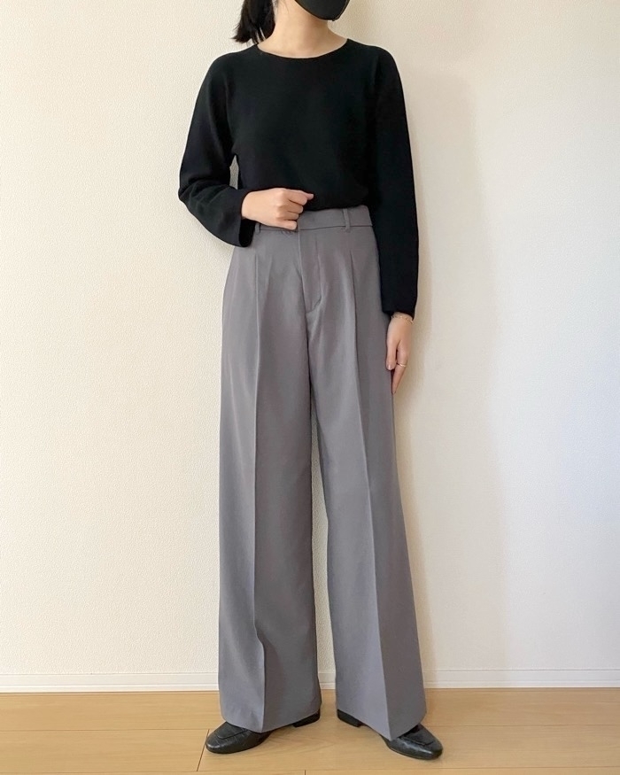 無印良品の 「婦人 撥水 タックストレートパンツ」