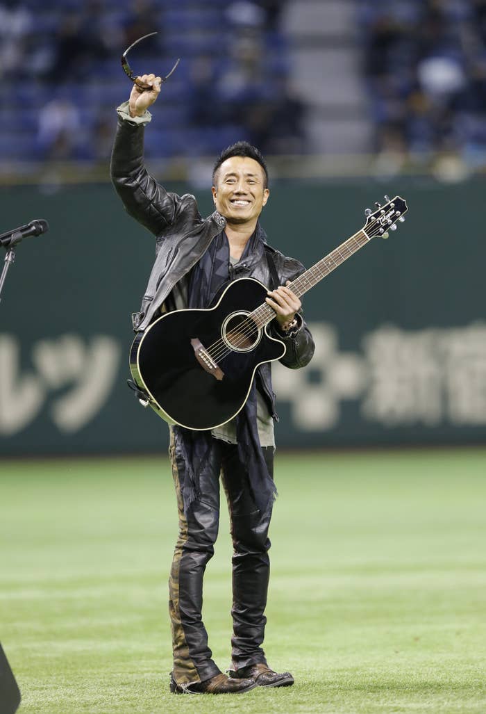 長渕剛さん（時事）