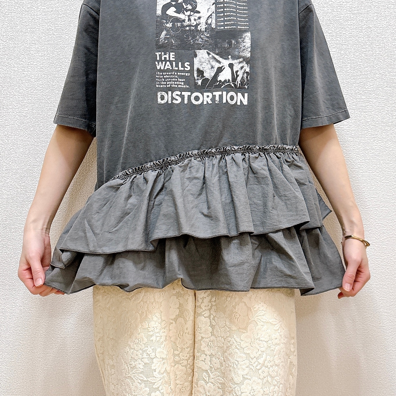 ニコアンド「布帛コンビフリルロックTシャツ」