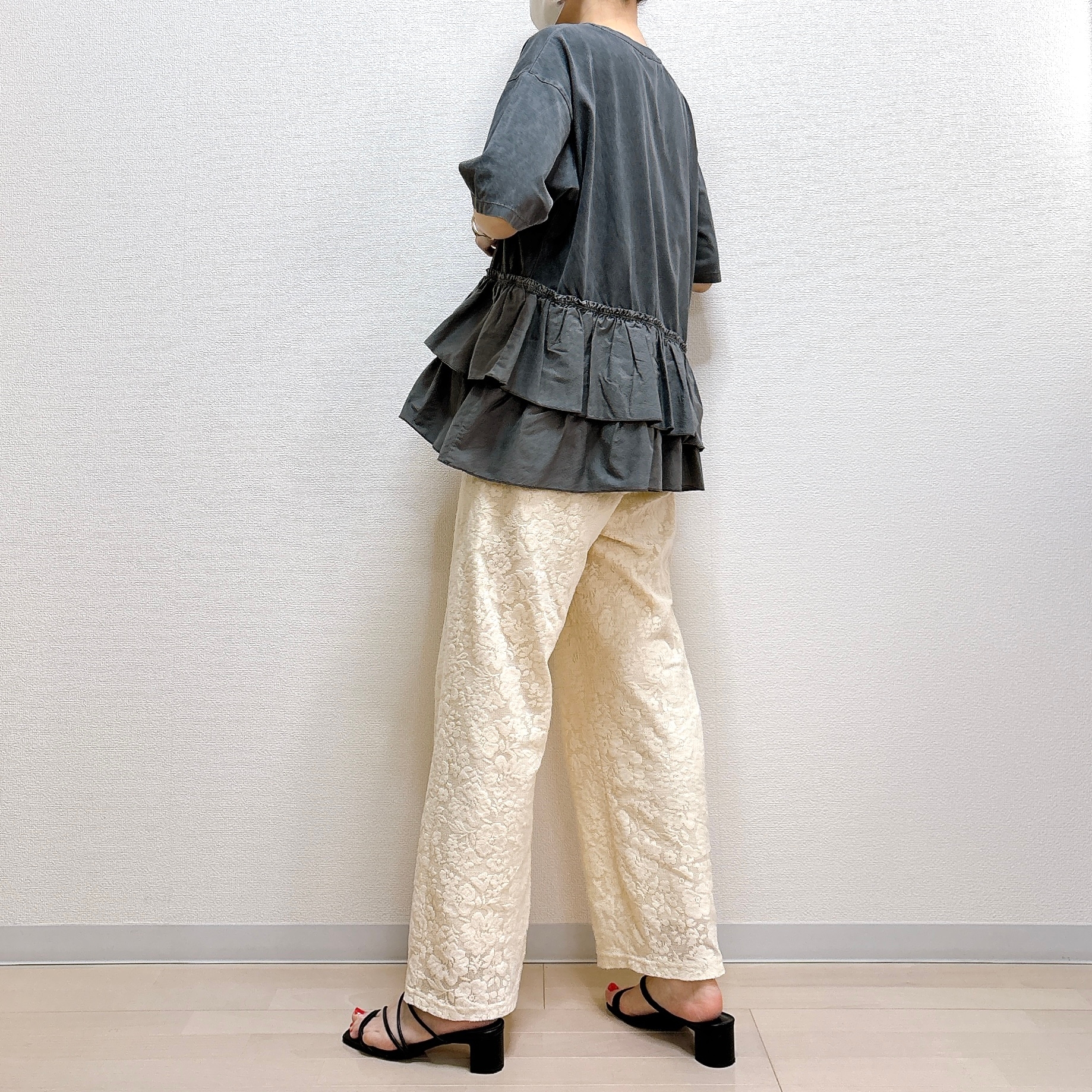 ニコアンド「布帛コンビフリルロックTシャツ」