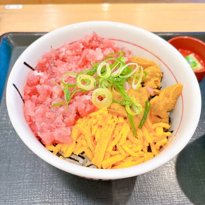 なか卯の「ウニまぐろ丼」