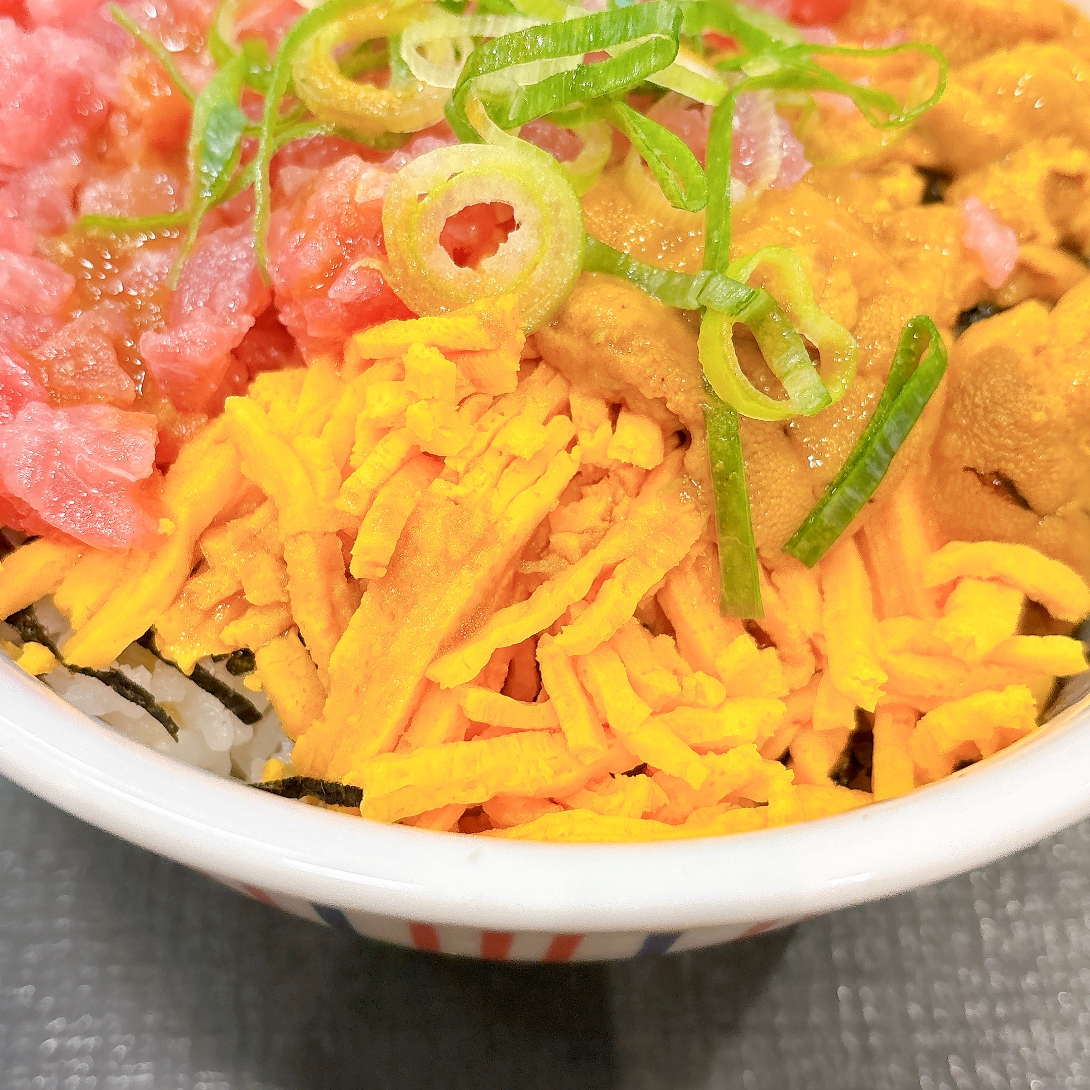なか卯の「ウニまぐろ丼」