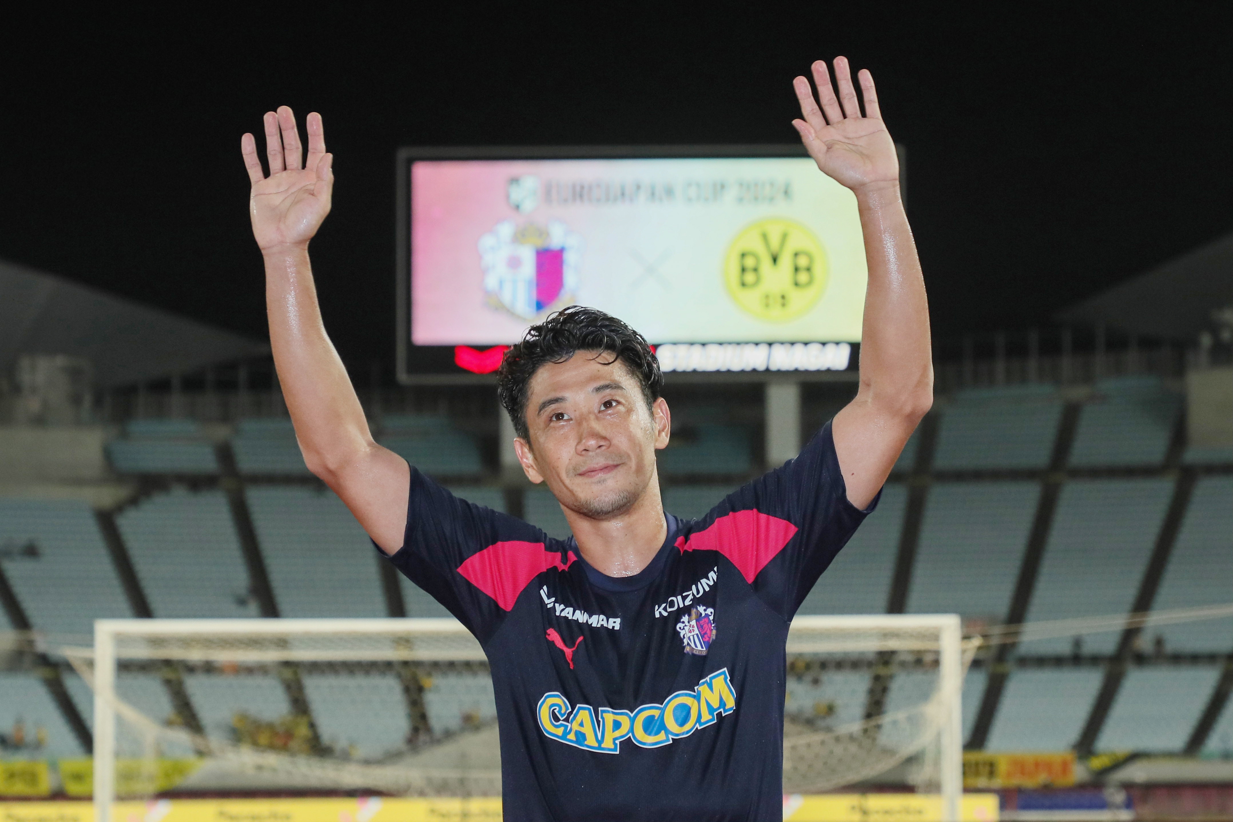 永遠の盟友」香川真司、元日本代表メンバーとの仲良しツーショットに