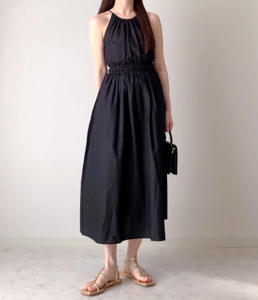 ユニクロの「ホルターネックワンピース/ノースリーブ」