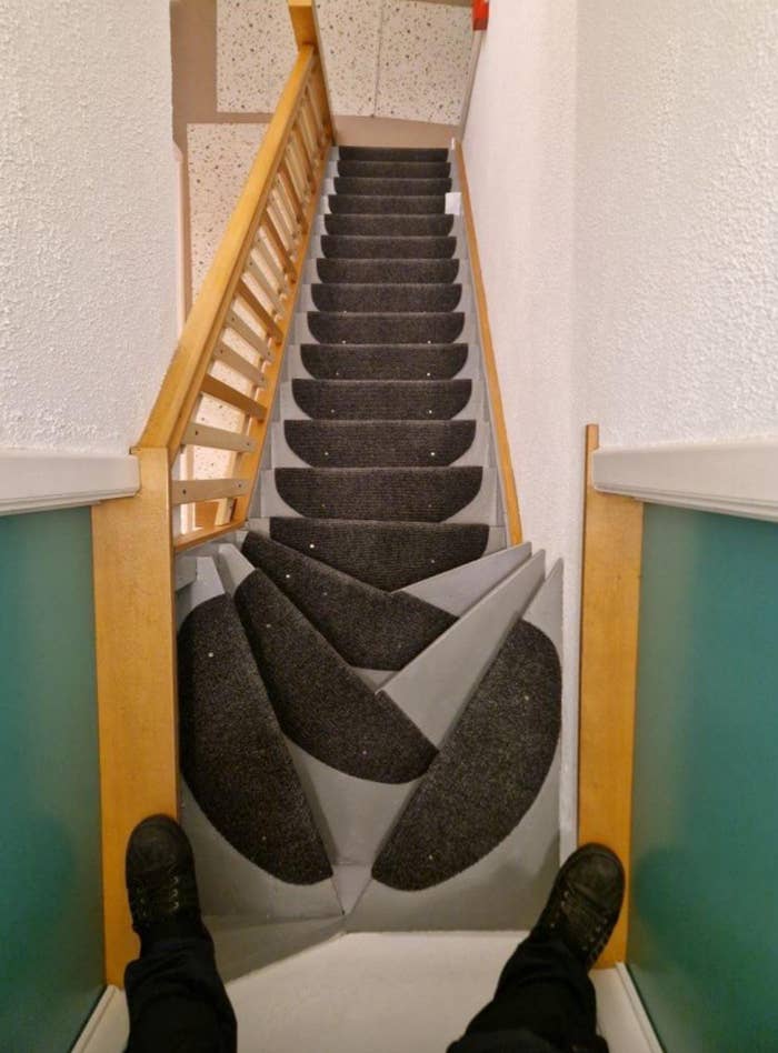 Optical illusion staircase with steps designed to appear as a twisted swirl, photographed from a top-down perspective