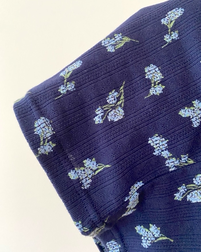 ユニクロの「ポインテールスクエアネックT」