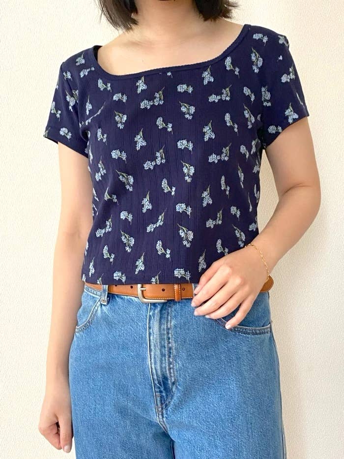 ユニクロの「ポインテールスクエアネックT」