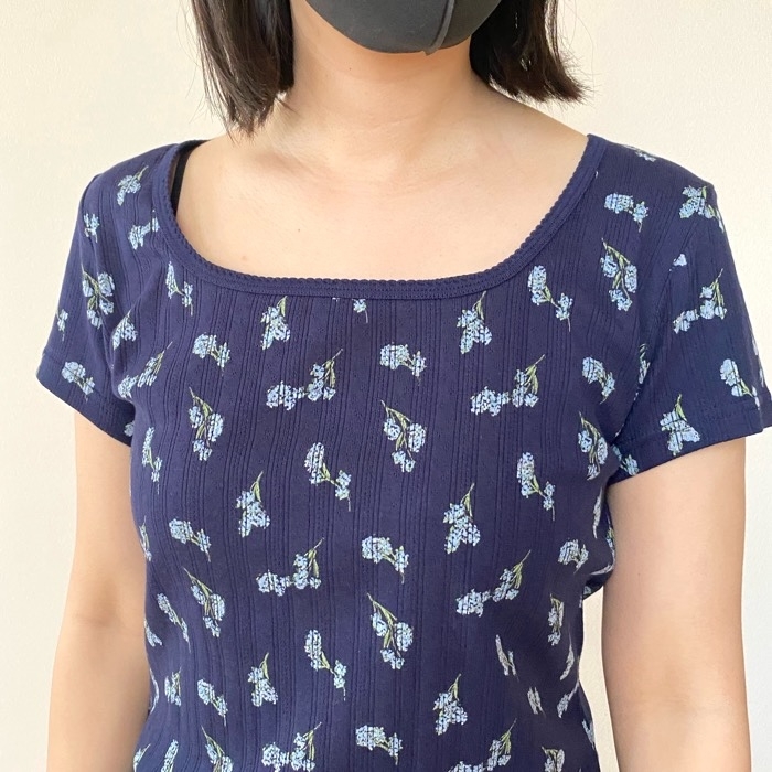 ユニクロの「ポインテールスクエアネックT」