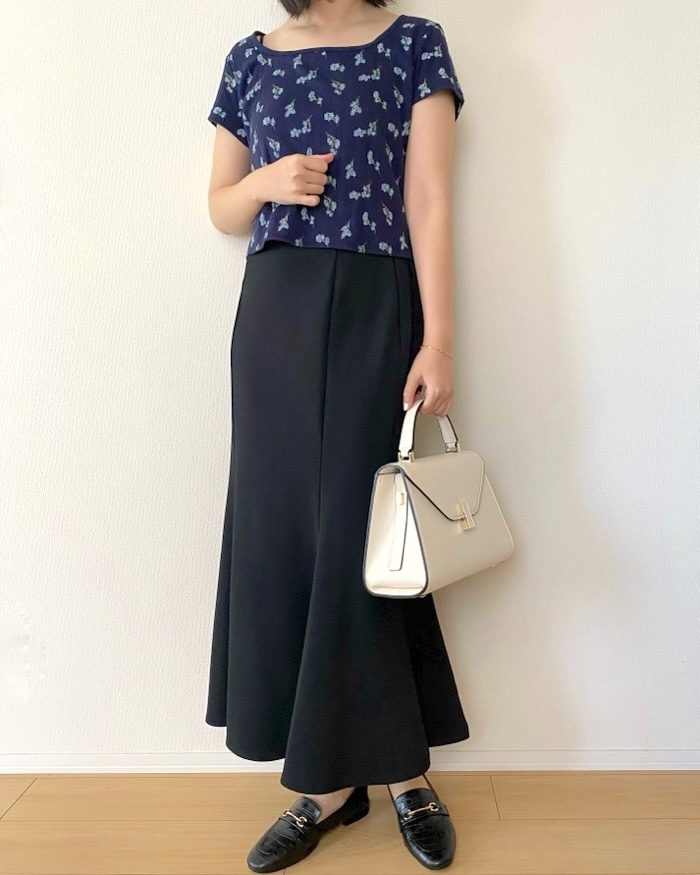 ユニクロの「ポインテールスクエアネックT」