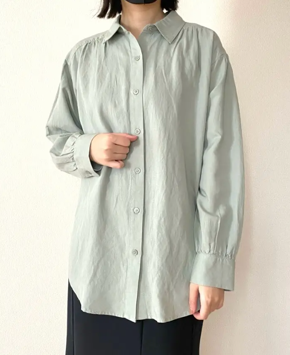 ユニクロの「リネンブレンドオーバーサイズシャツ」