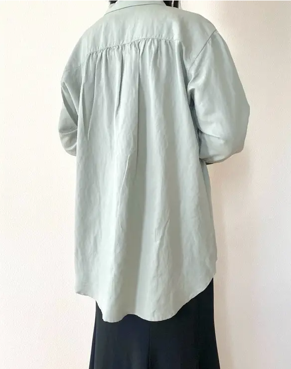 ユニクロの「リネンブレンドオーバーサイズシャツ」